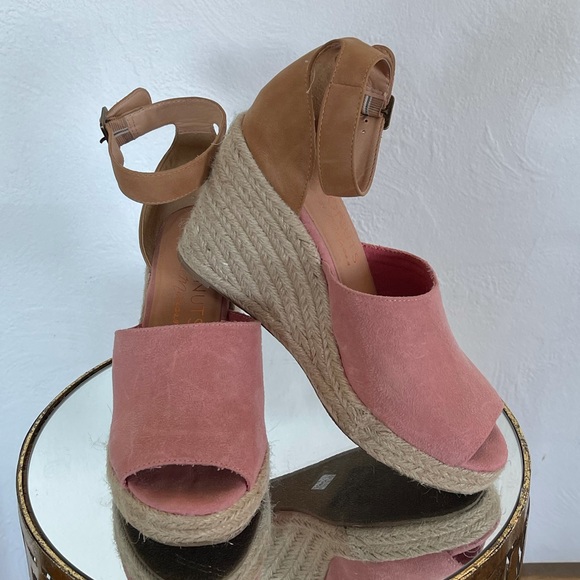 Wedge Sandal - Picture 6 of 12